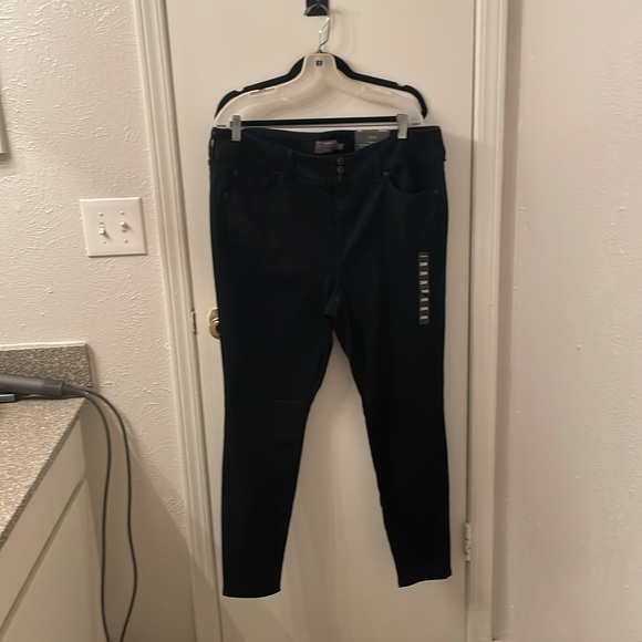 Torrid super soft skinny jeggings (functional pockets!) - Picture 2 of 5